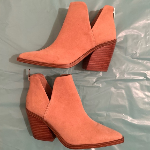 Vince Camuto Shoes - Vince camuto booties light brown tan suede woman’s size 8‎